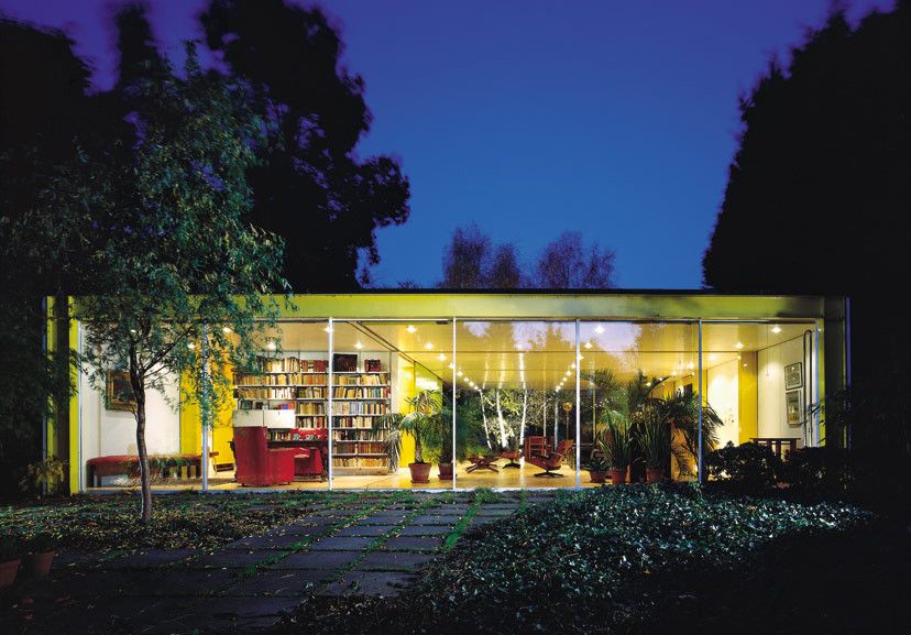 Night view of 22 Parkside with illuminated interior and transparent façade showcasing the seamless connection between indoor living and the surrounding garden (Photo: Courtesy of Rogers Stirk Harbour + Partners LLP)