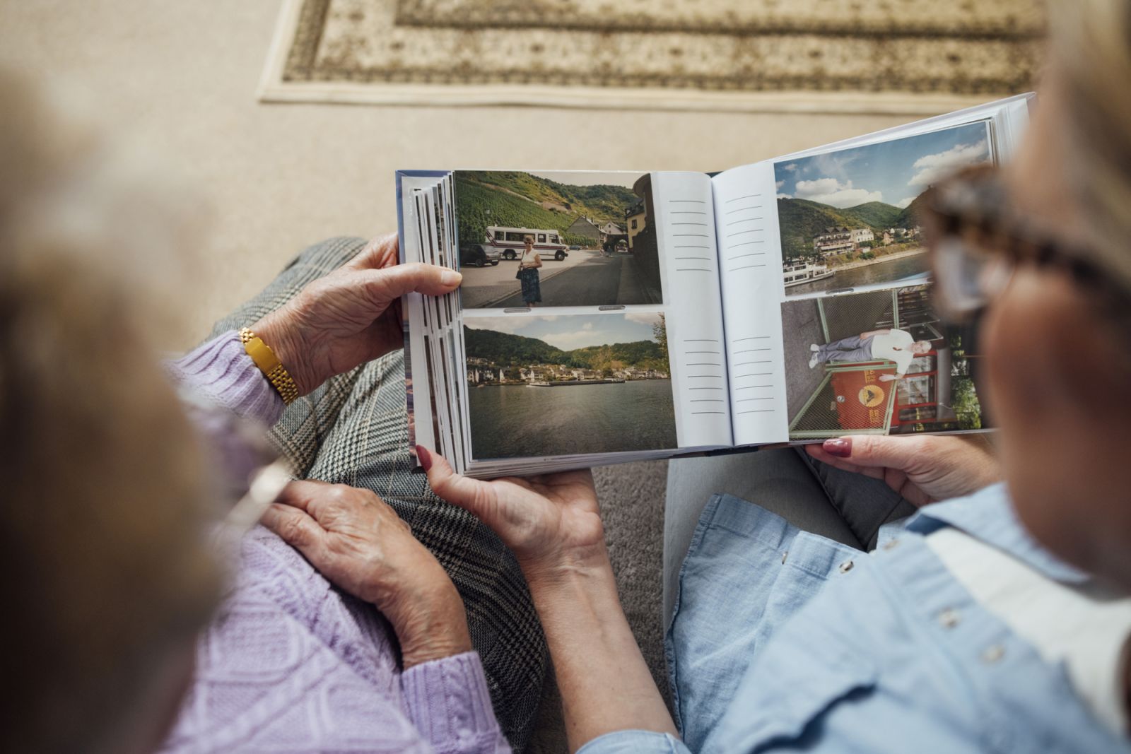 Create a personalised photo album made especially for Mother’s Day (Photo: Getty Images)