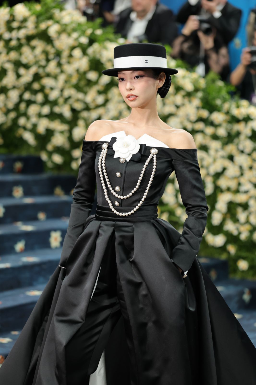 NEW YORK, NEW YORK - MAY 05: Jennie attends the 2025 Met Gala Celebrating "Superfine: Tailoring Black Style" at Metropolitan Museum of Art on May 05, 2025 in New York City. (Photo by Dia Dipasupil/Getty Images)