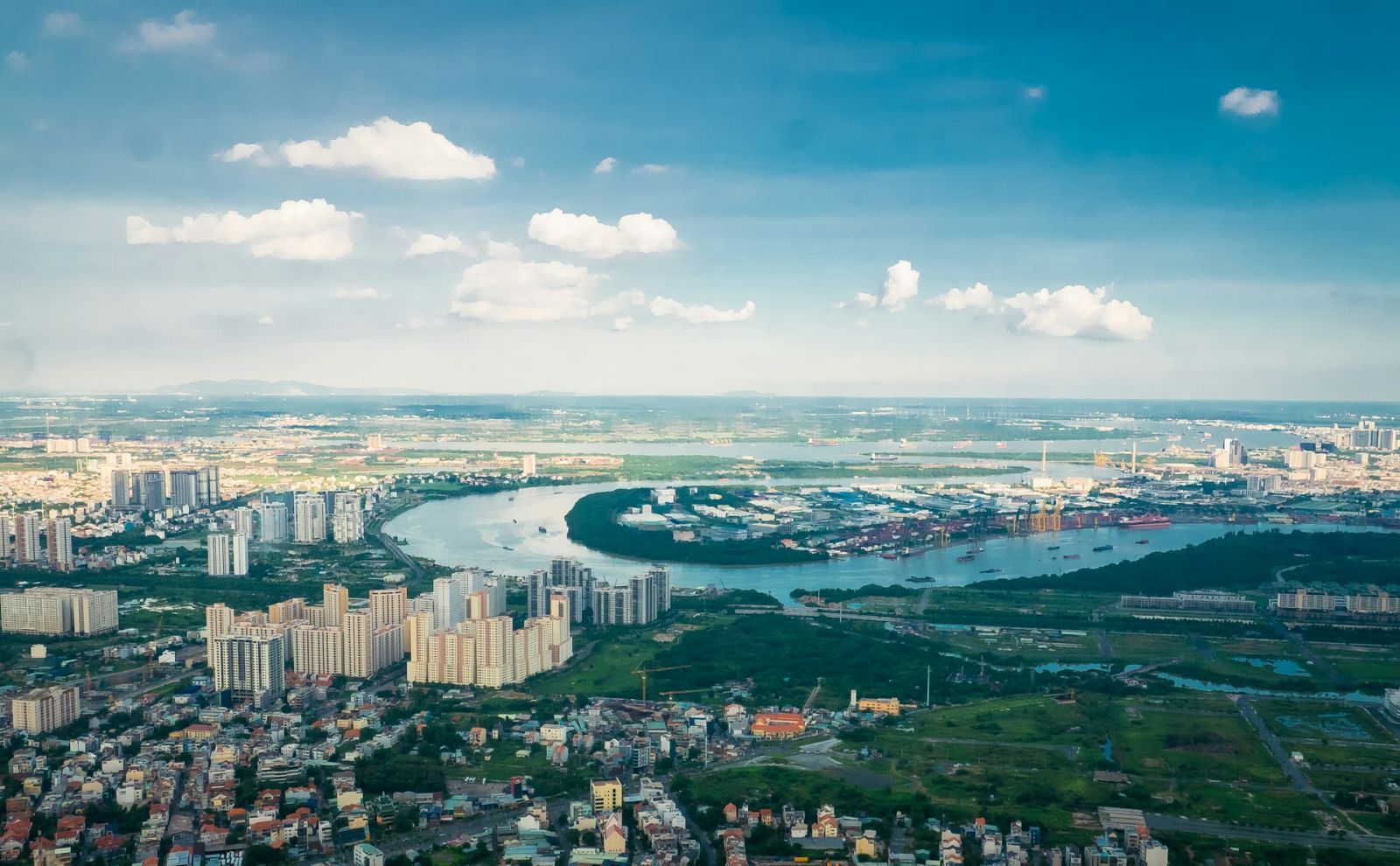 The luxury real estate market in Ho Chi Minh City is poised for promising developments amid regional integration (photo: CreateTravel / Unsplash)