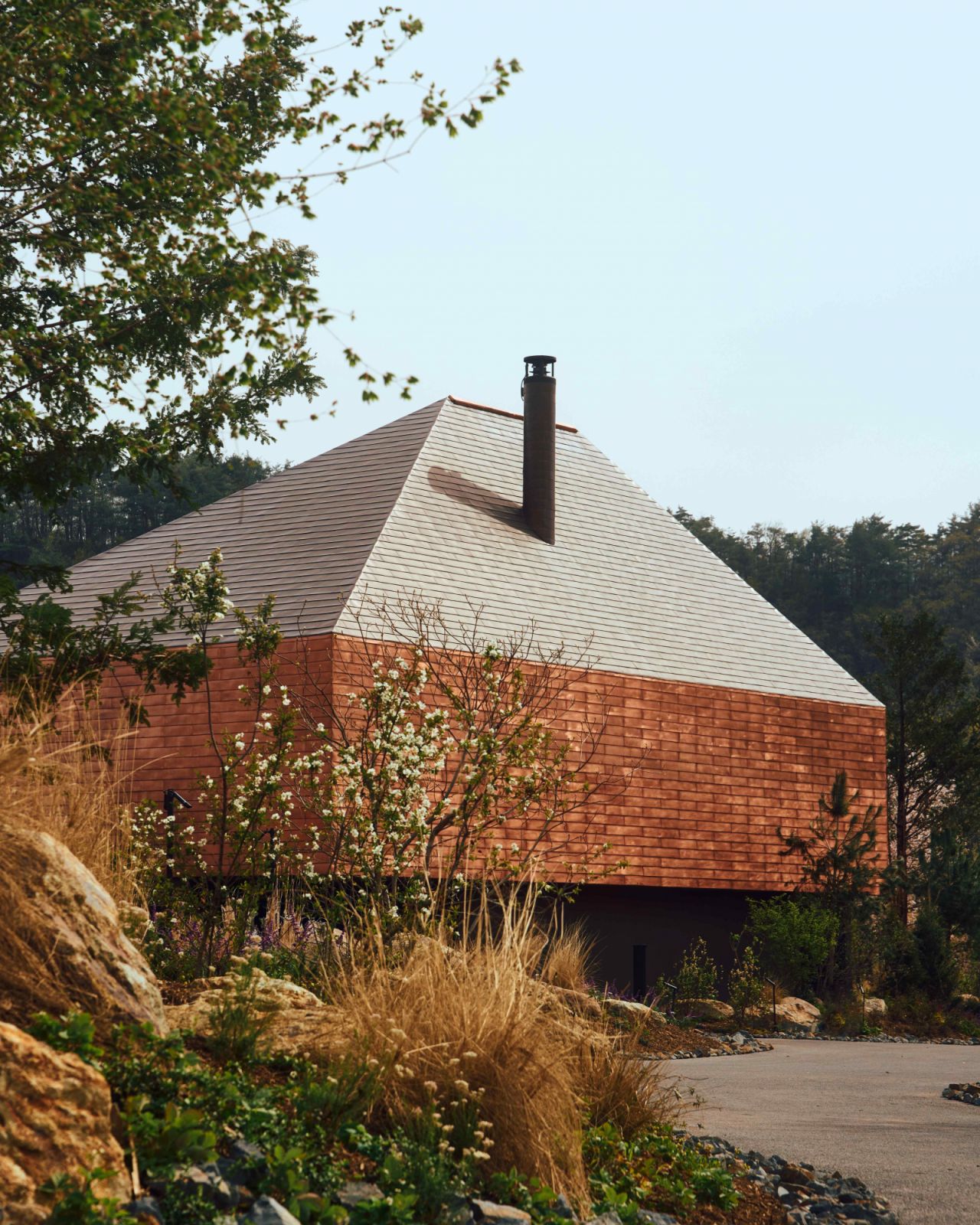Straight-line copper plate roofing that will patinate over time