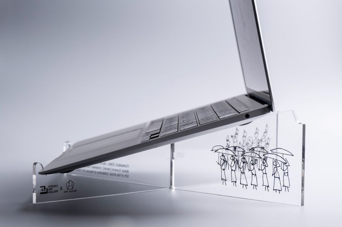Put your laptop on this Zóbel holder (Photo: Before Deadlines)