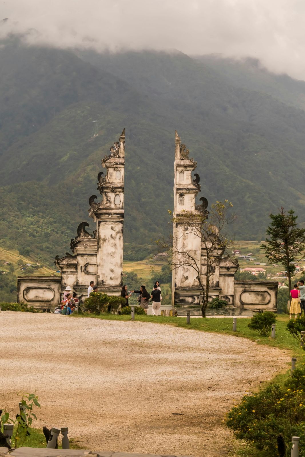 Sapa Heaven Gate in Vietnam (Photo: Pexels/VIRGOLD)