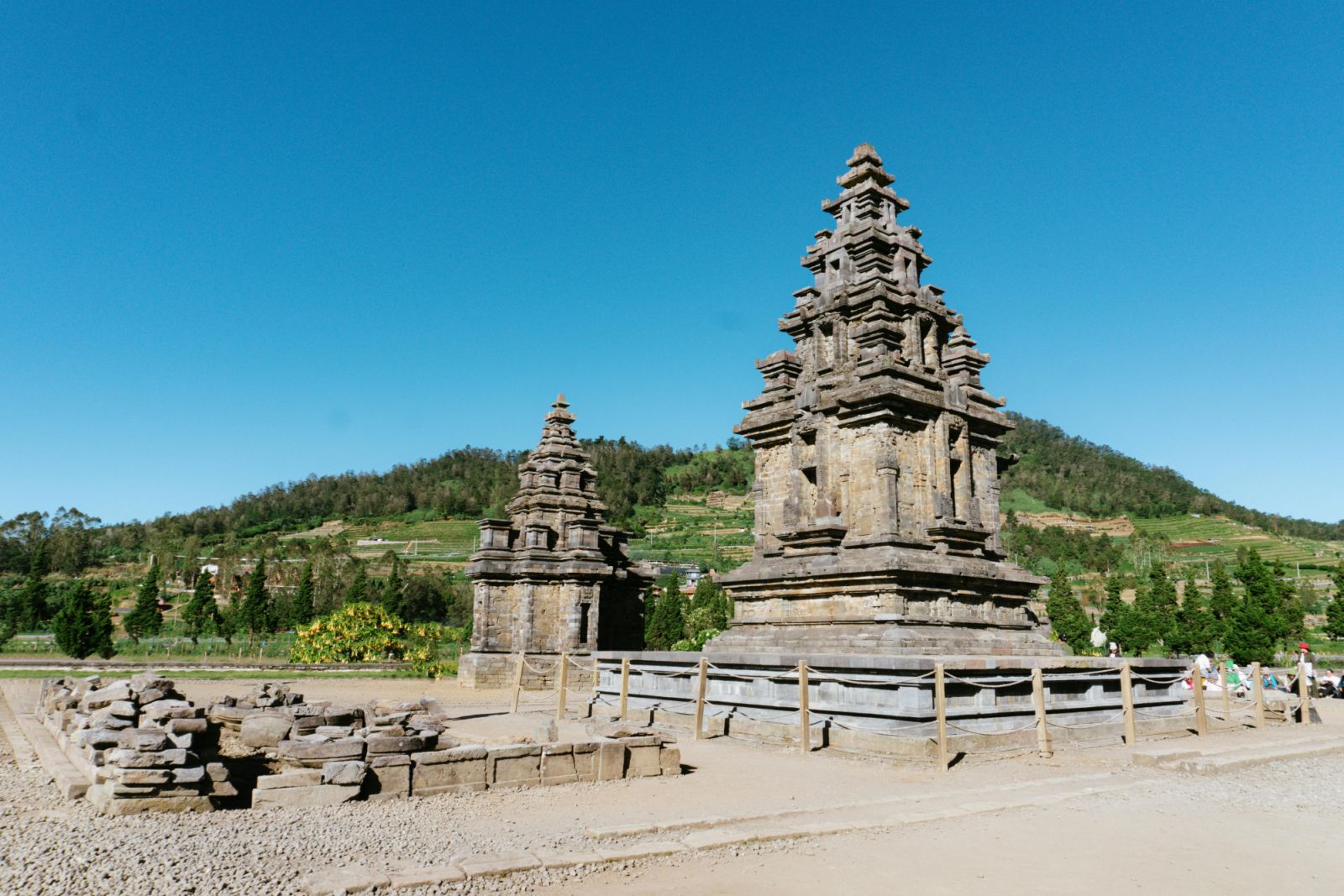 These ancient Hindu temples can be found in Dieng Plateau, Indonesia (Photo: Pexels/Miftah Rafli Hidayat)
