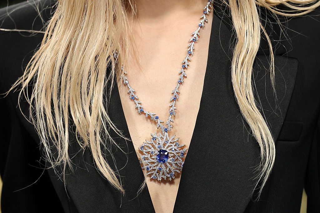 NEW YORK, NEW YORK - MAY 05: Rosé, jewelry detail, attends the 2025 Met Gala Celebrating "Superfine: Tailoring Black Style" at Metropolitan Museum of Art on May 05, 2025 in New York City. (Photo by Savion Washington/Getty Images)