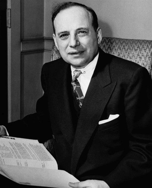 Benjamin Graham was an economist, investor and professor who is widely considered as the father of value investing. Warren Buffett considers him as one of his mentors. (Photo: Wikimedia Commons)