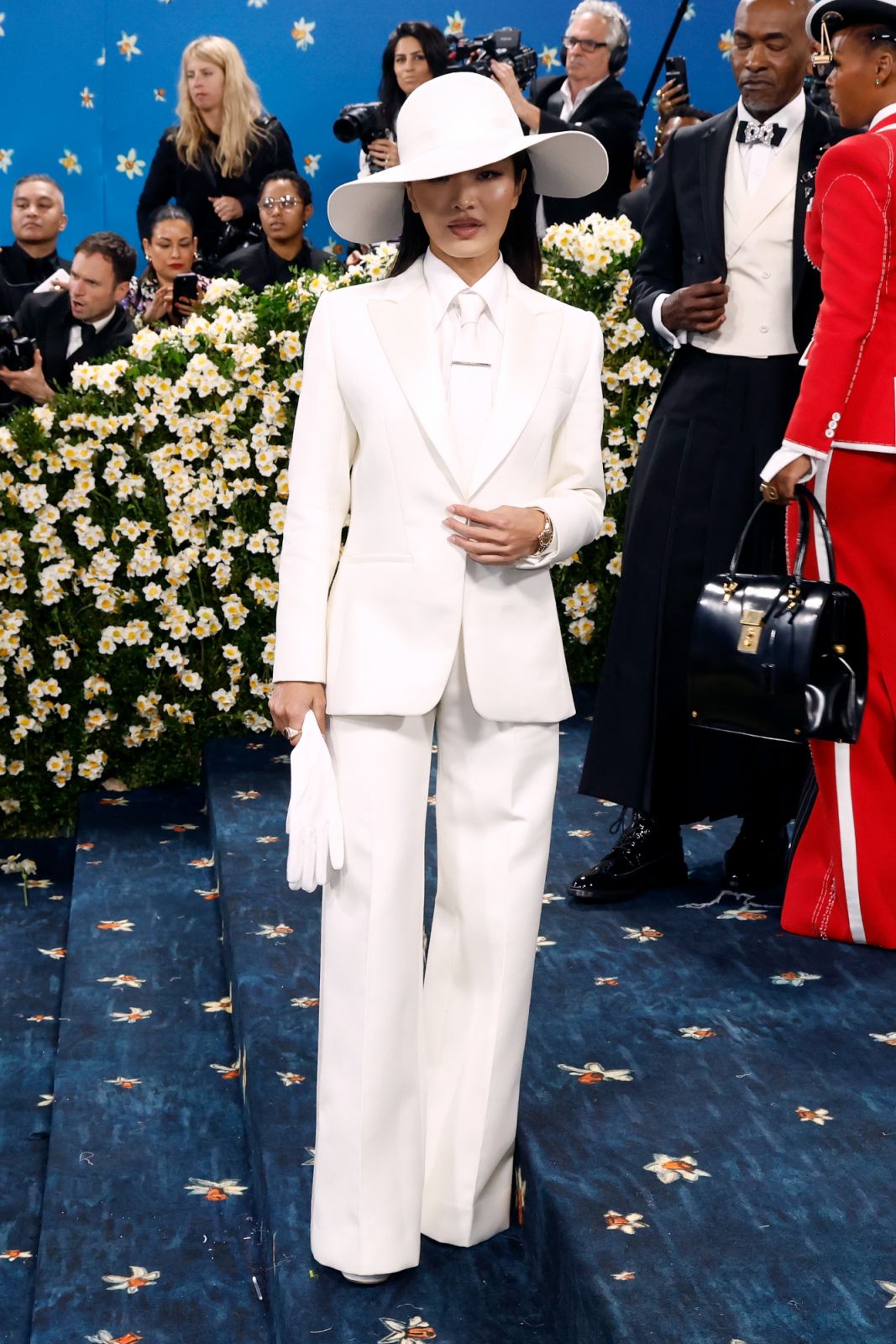 Anna Sawai in white custom Dior suit at Met Gala 2025 (Photo: Getty Images)