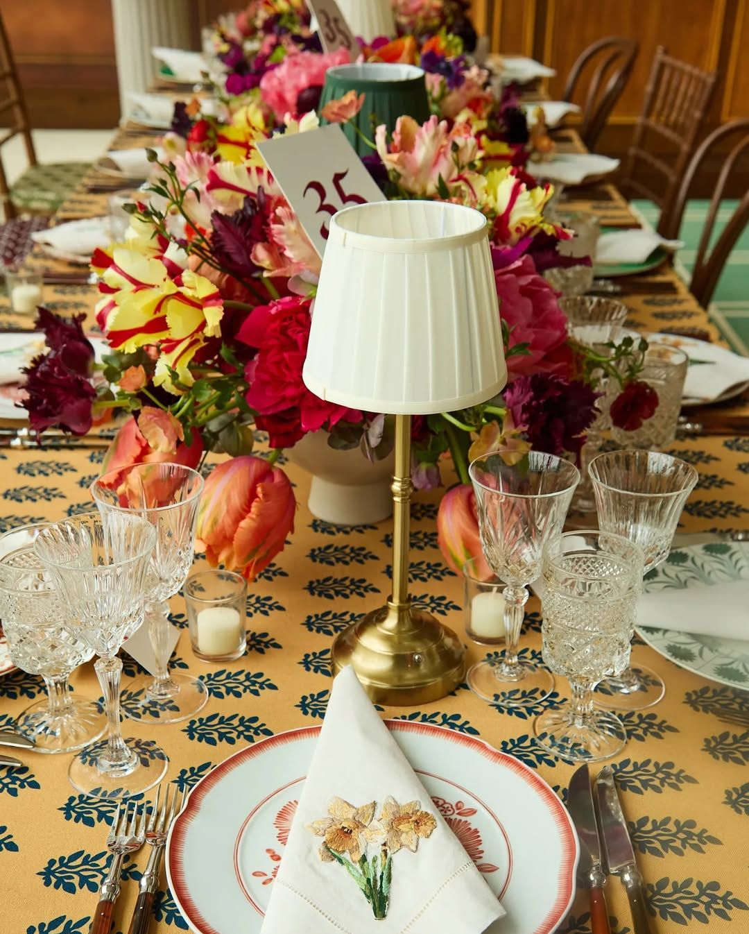 Fresh flowers adorned the setting, taking inspiration from "Untitled (Sky)", a painting by Cy Gavin (Image: Denise Stephanie)