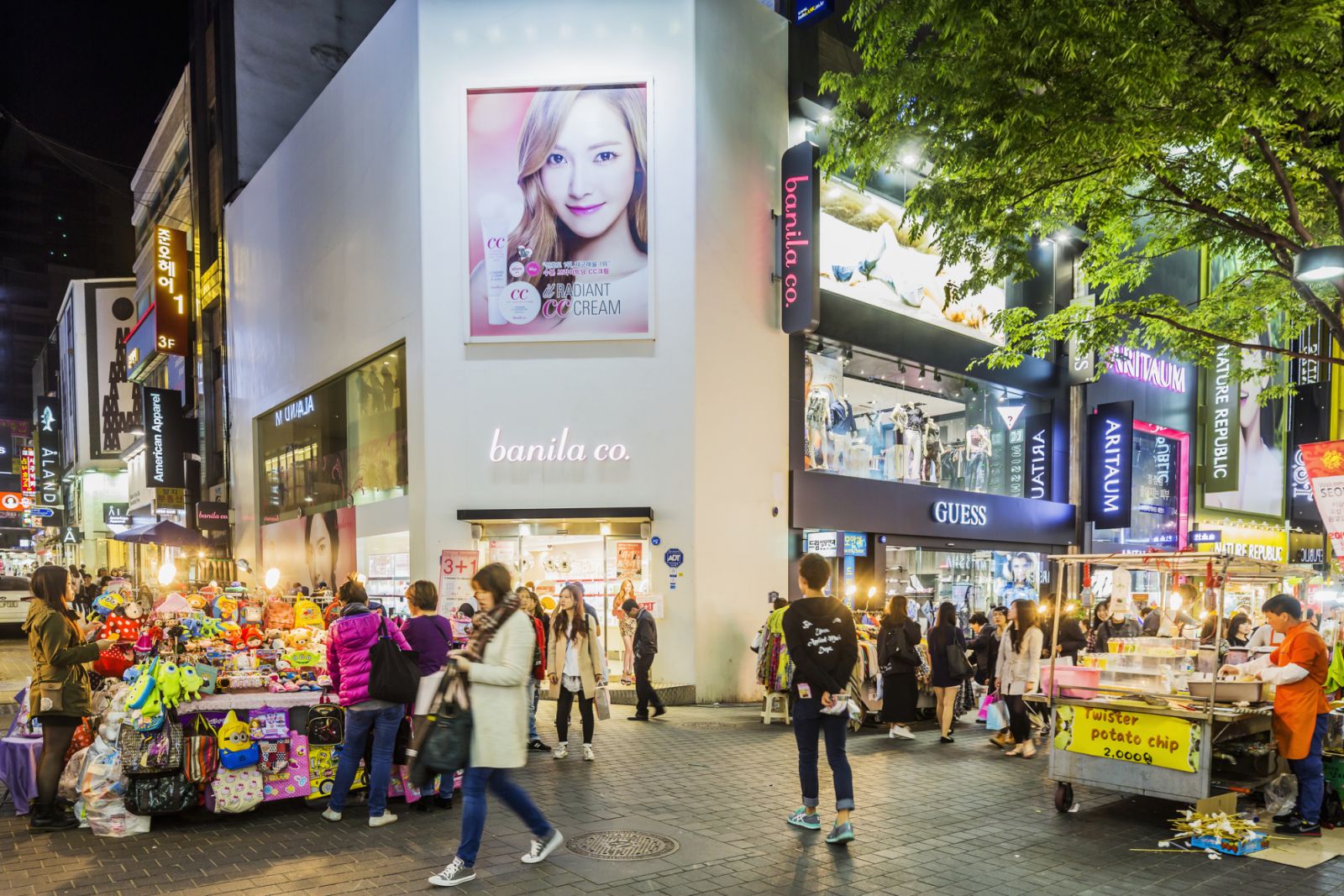 The famous shopping streets of Myeong-dong