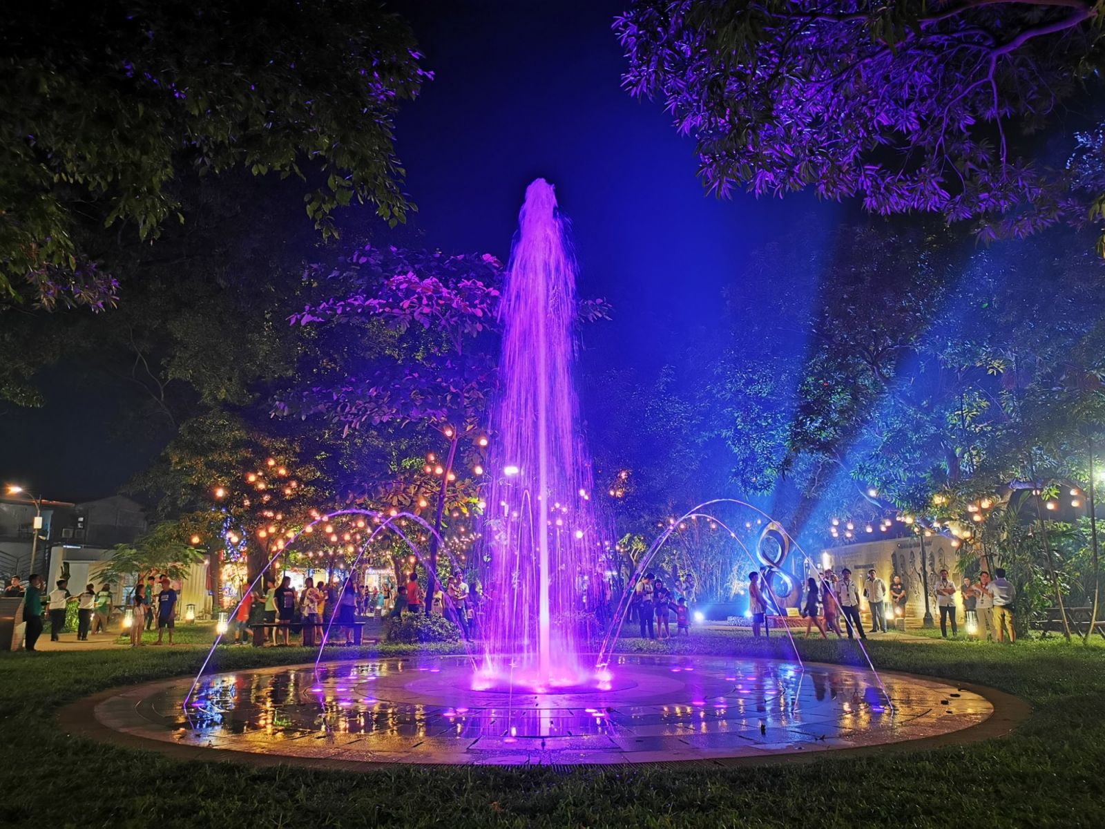 The interactive fountain inside the Valenzuela City Family Park (Photo: X/Valenzuela City)