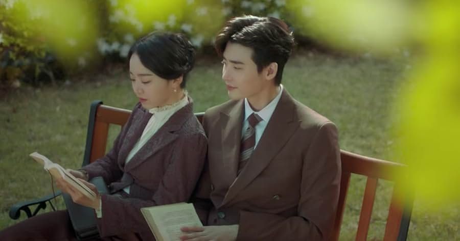 Shin Hye-sun and Lee Jong-suk portray doomed lovers Yun Sim-deok and Kim Woo-jin in this short but unforgettable period melodrama. (Photo: IMDb)