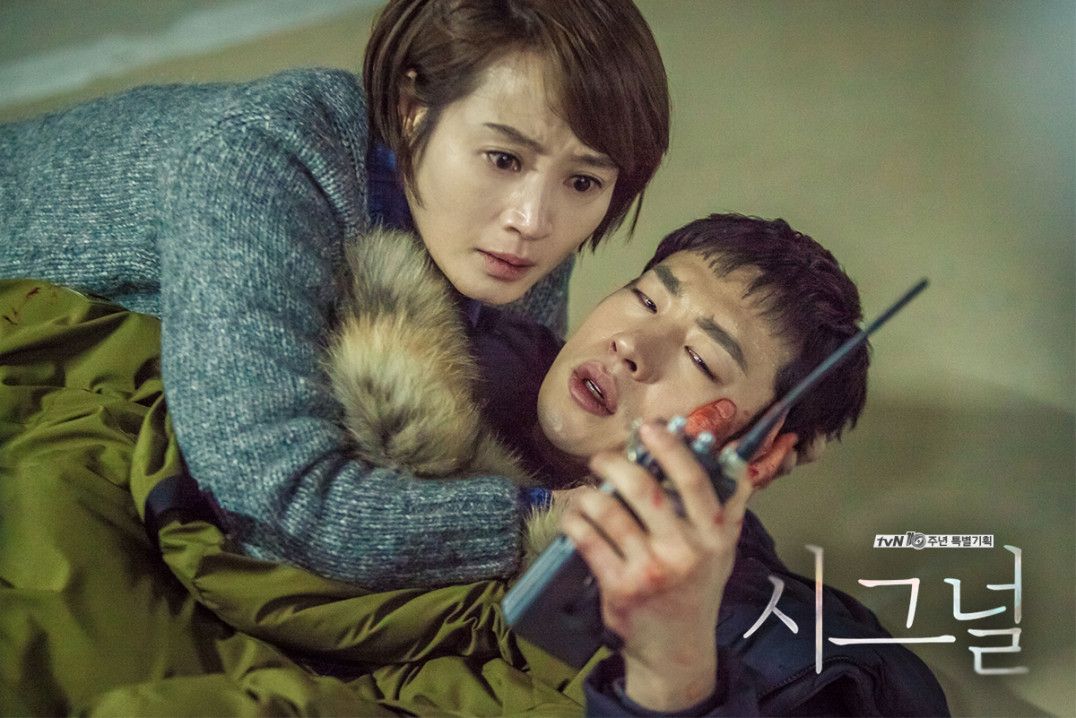 This genre-blending thriller, starring Lee Je-hoon and Kim Hye-soo, weaves real-life cold cases—including the Hwaseong murders—into its gripping narrative. (Photo: tvN)