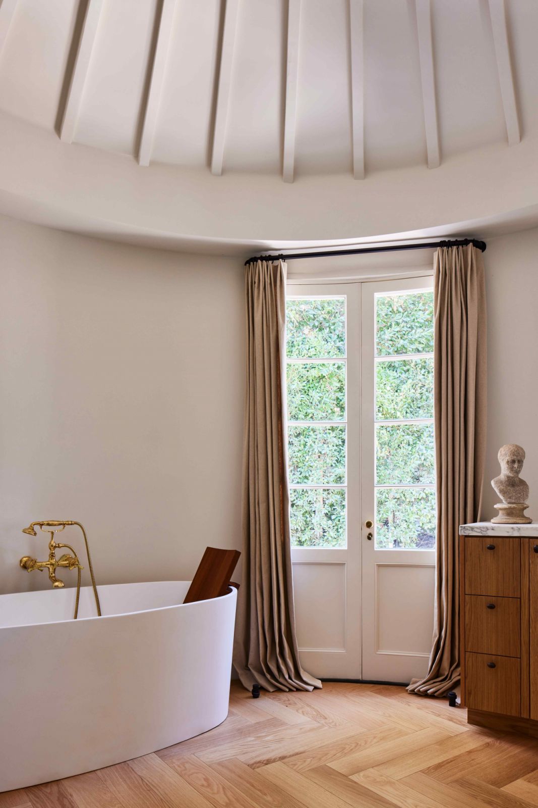 Palladian architecture with curved French doors (Photo: Sam Frost)