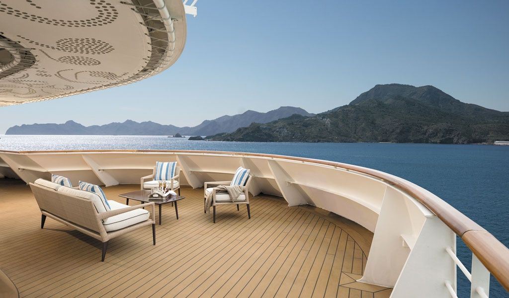 ระเบียงชมวิวขนาดใหญ่ของ Signature Suite บนเรือ Seven Sea Explorer (ภาพ: Regent Seven Sea Cruises)