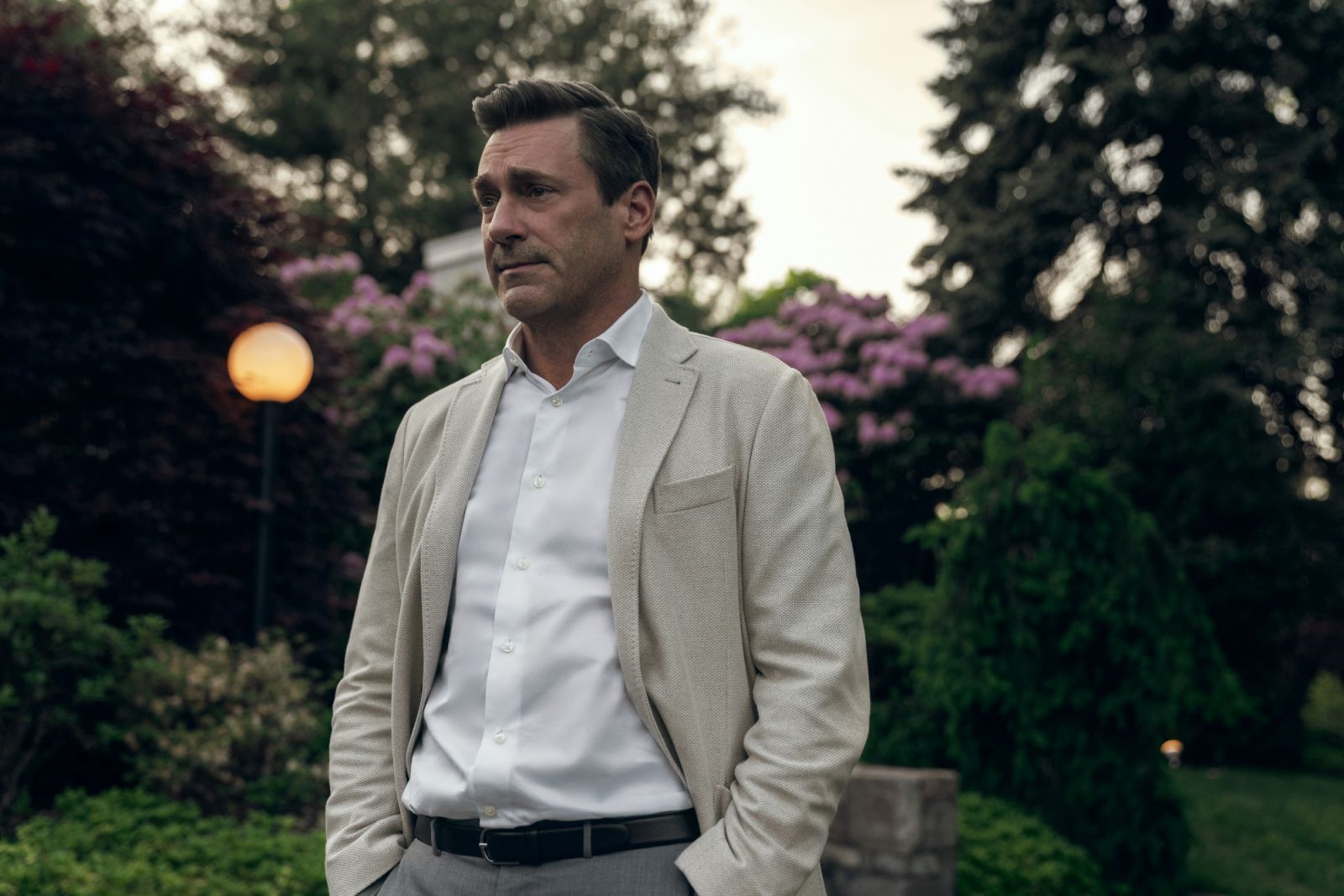 Jon Hamm plays Andrew Cooper, a billionaire robber, in "Your Friends & Neighbors" (Photo: Apple)