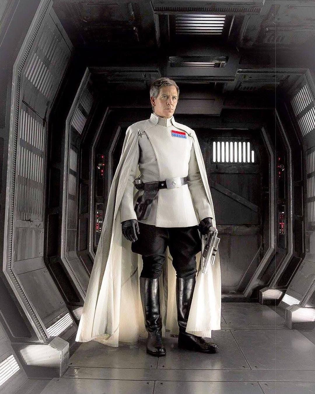 Ben Mendelsohn reprises his ‘Rogue One’ role as Director Orson Krennic (Photo: Instagram / @mandoade_77)