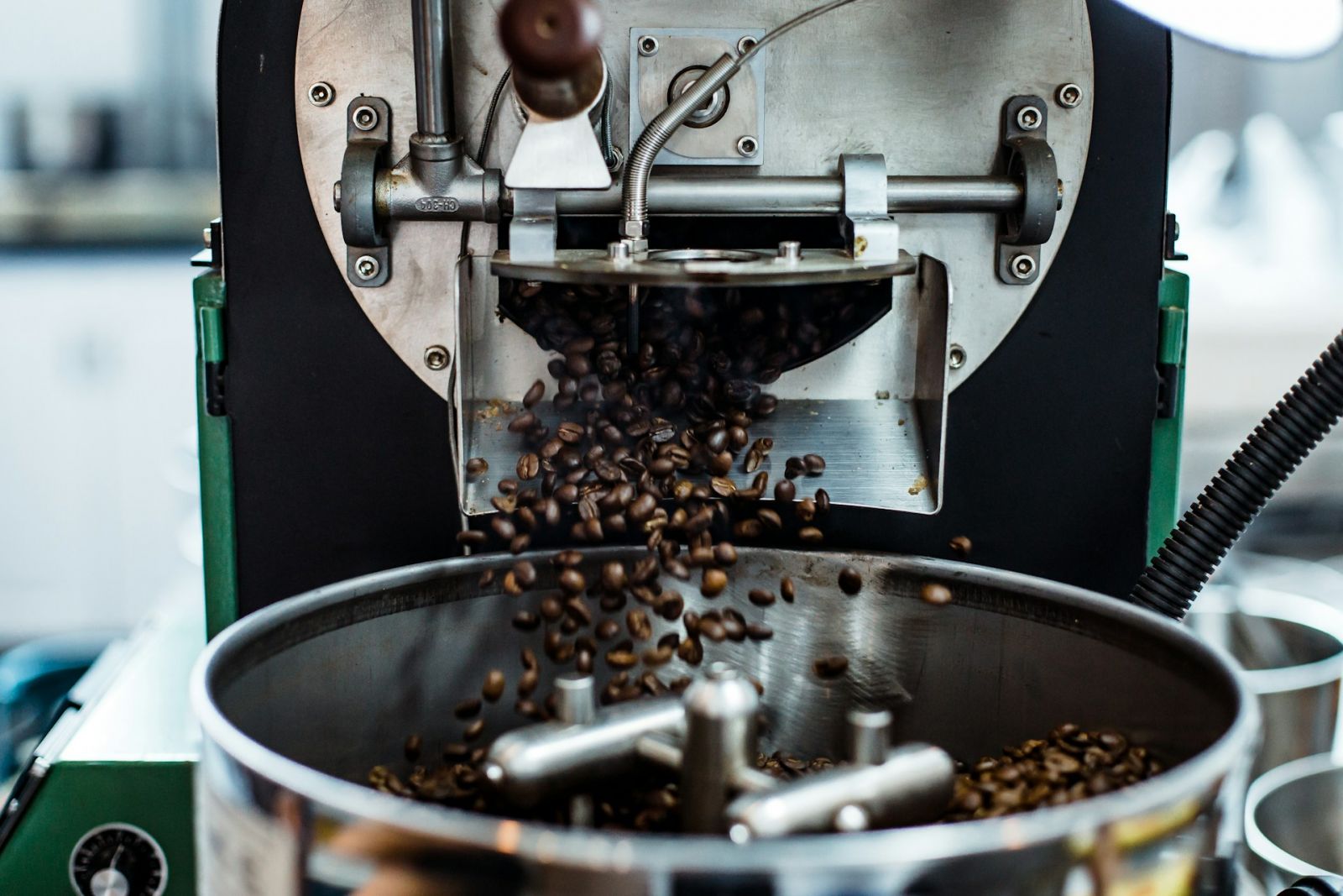Roasting and processing coffee beans (Photo: Gregory Hayes / Unsplash)