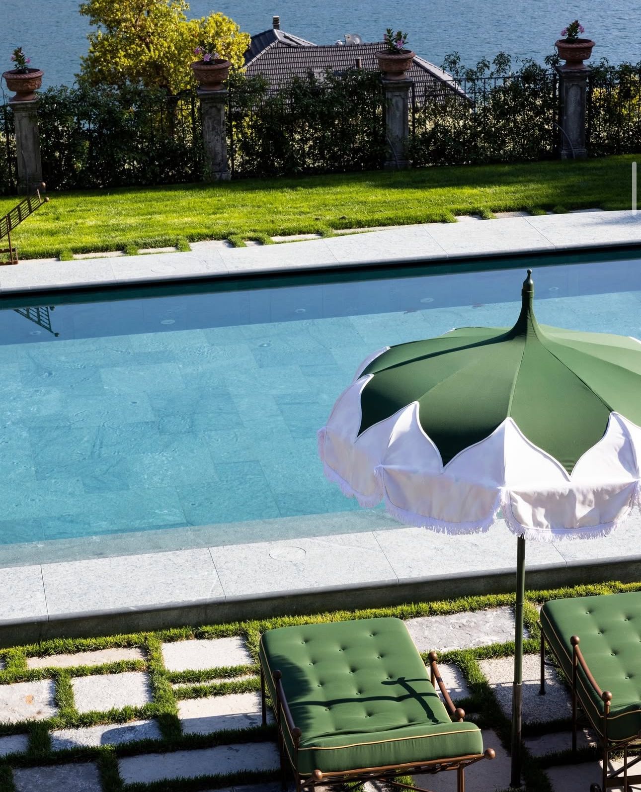 The swimming pool at Passalacqua Lake Como (Photo: Instagram / Passalacqua)
