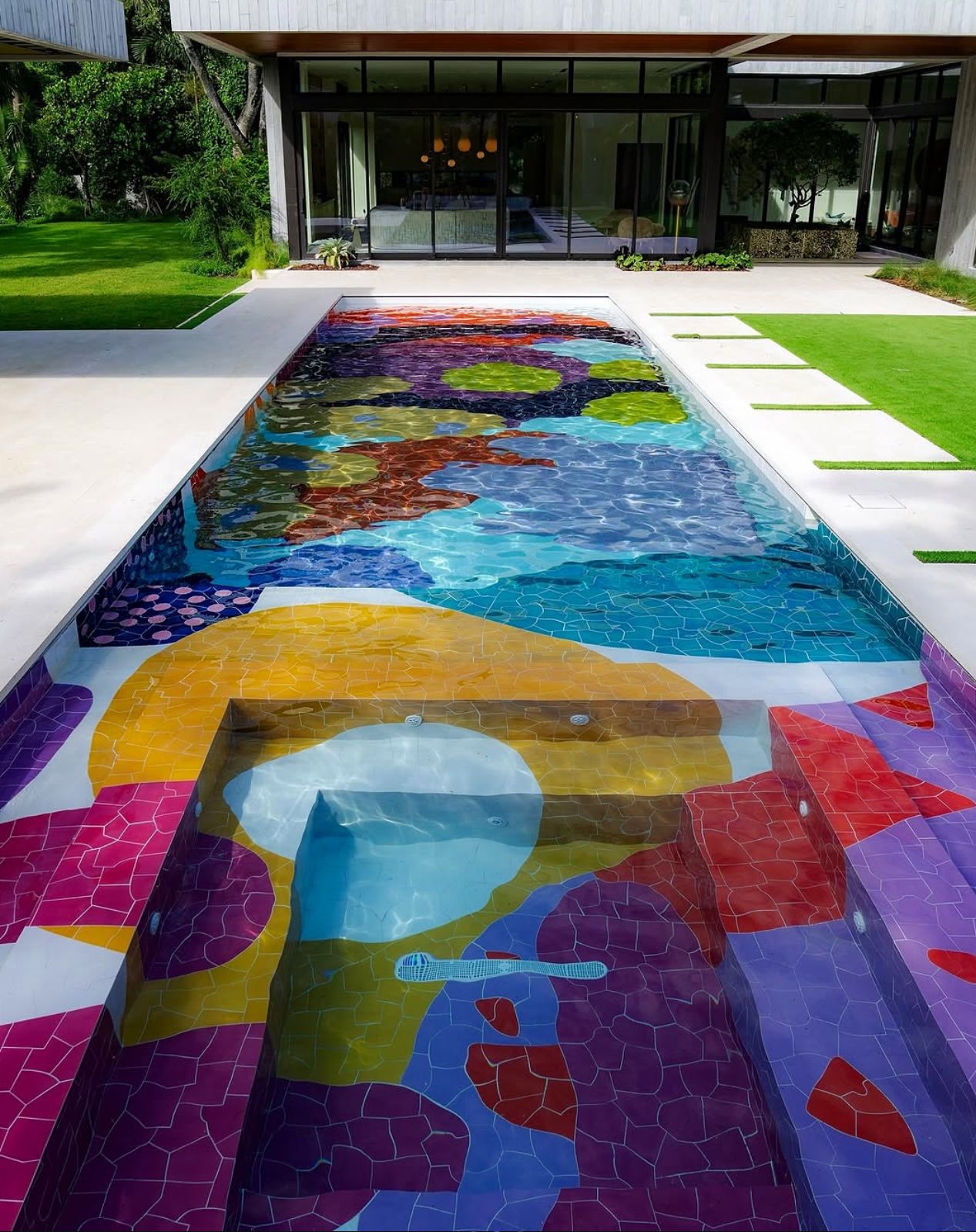 A residential swimming pool by Alex Proba in Miami, Florida (Photo: Instagram / Alex Proba)