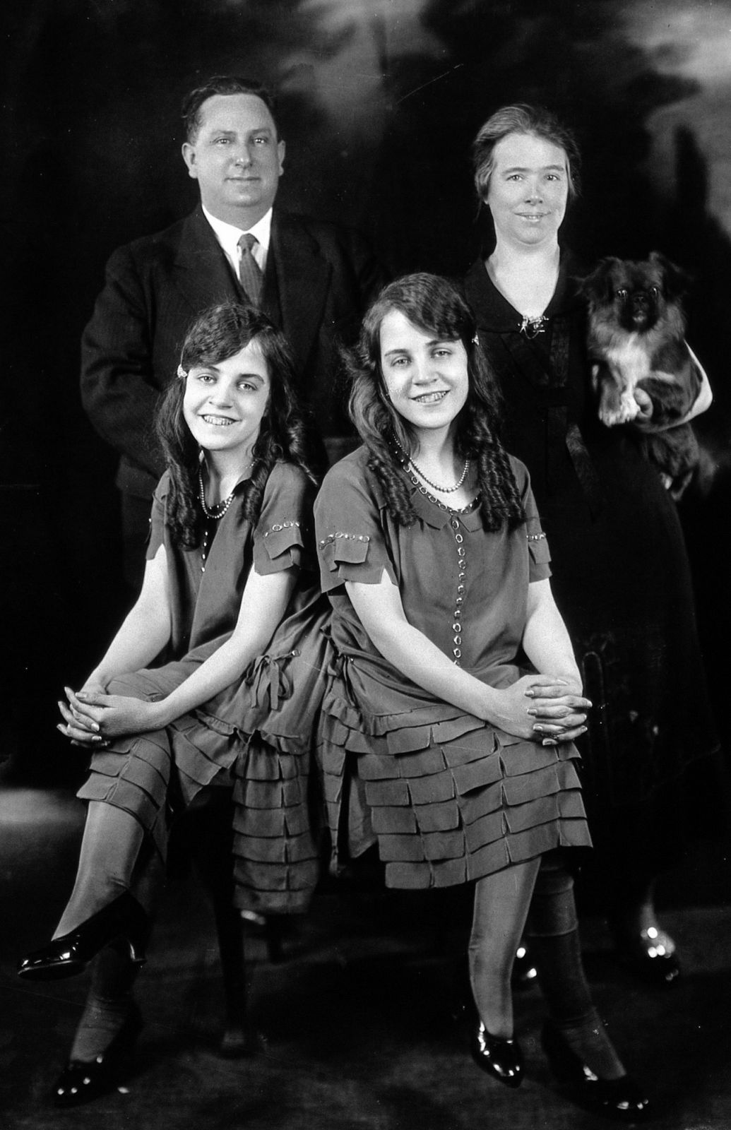 The conjoined twins Daisy and Violet Hilton with Mr and Mrs Meyers, their managers (Photo: Wikimedia Commons/Progress Studio)