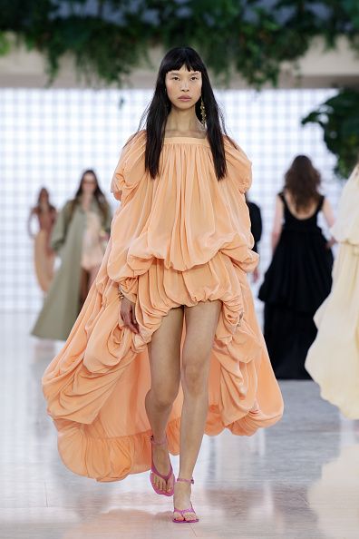 PARIS, FRANCE - SEPTEMBER 26: (EDITORIAL USE ONLY - For Non-Editorial use please seek approval from Fashion House) A model walks the runway during the Chloé Womenswear Spring-Summer 2025 show as part of Paris Fashion Week on September 26, 2024 in Paris, France. (Photo by Peter White/Getty Images)