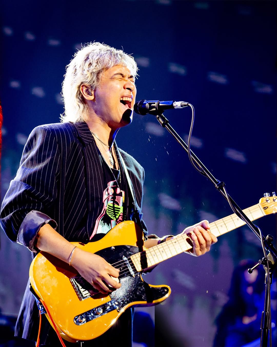 Bona fide rockstar Ely Buendia performs at the Newport Performing Arts Theater (Photo: Myktography)