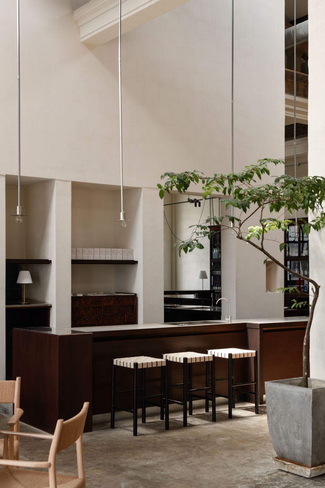 A repurposed jewellery desk finds new life as Peninsula House’s bar