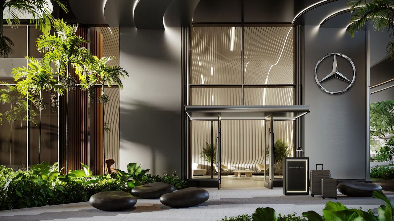 The private porte-cochere at Mercedes‑Benz Places in Miami offers a lavish gateway into a refined lobby with 24/7 concierge, valet service, and access to a fleet of Mercedes‑Benz house cars (Photo:Mercedes‑Benz)