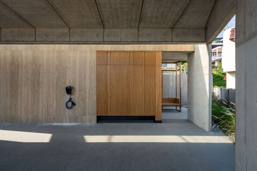 A triangulated courtyard garden connects various living spaces,