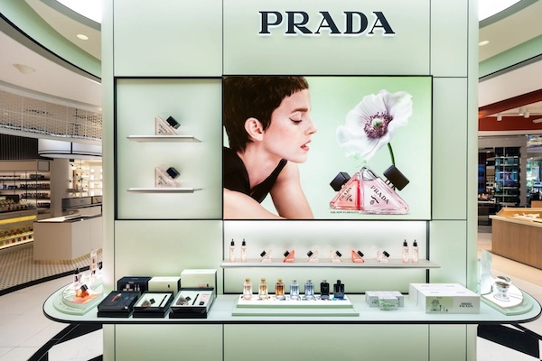 21161133-16160500-prada-tangs-