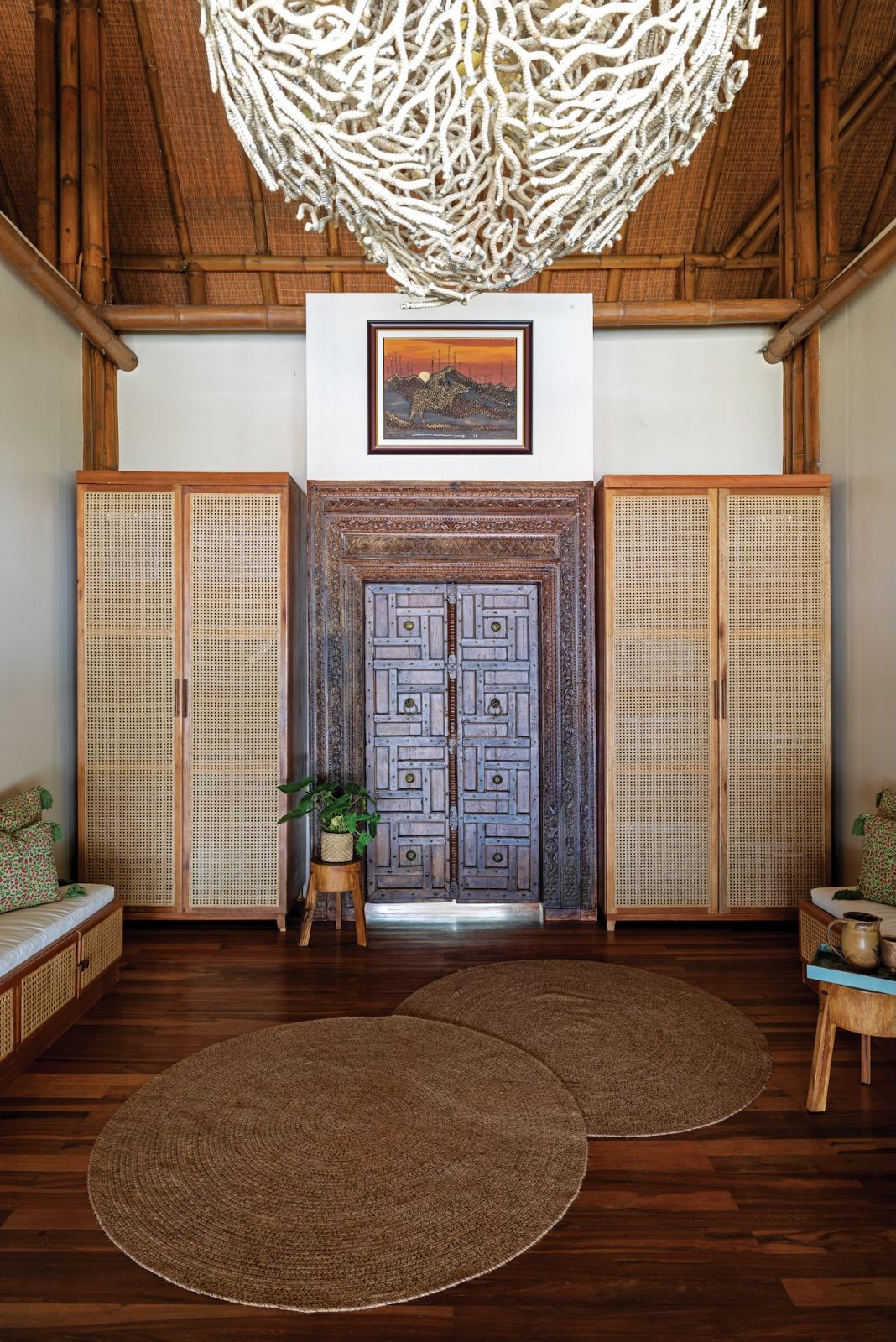 Aman Sinaya on Mati Island, Mindanao with cabinets in
solihiya by Grosswood that flank a hand-carved wooden door