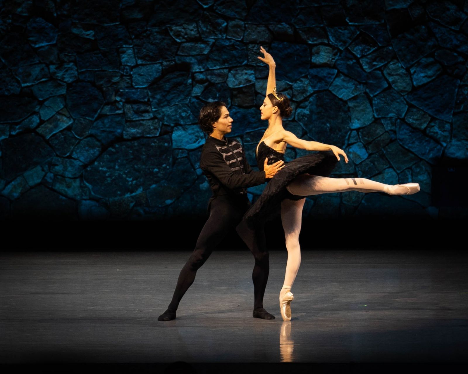 Katherine Barkman and Esteban Hernández will play the two main leads in Ballet Manila’s ‘Swan Lake’ (Photo: courtesy of Ballet Manila)