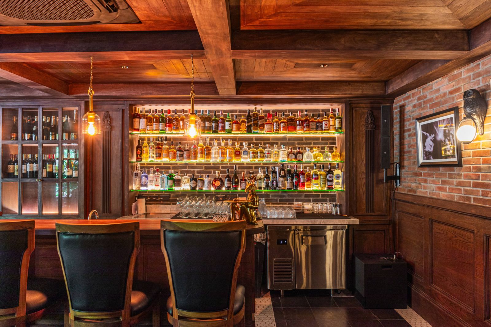 Best bars and restaurants with the best DJs in Metro Manila: Village Bar