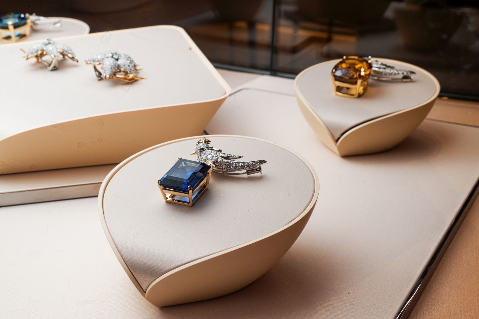 The Jean Schlumberger by Tiffany Bird on a Rock brooch, featuring the iconic Tiffany Diamond