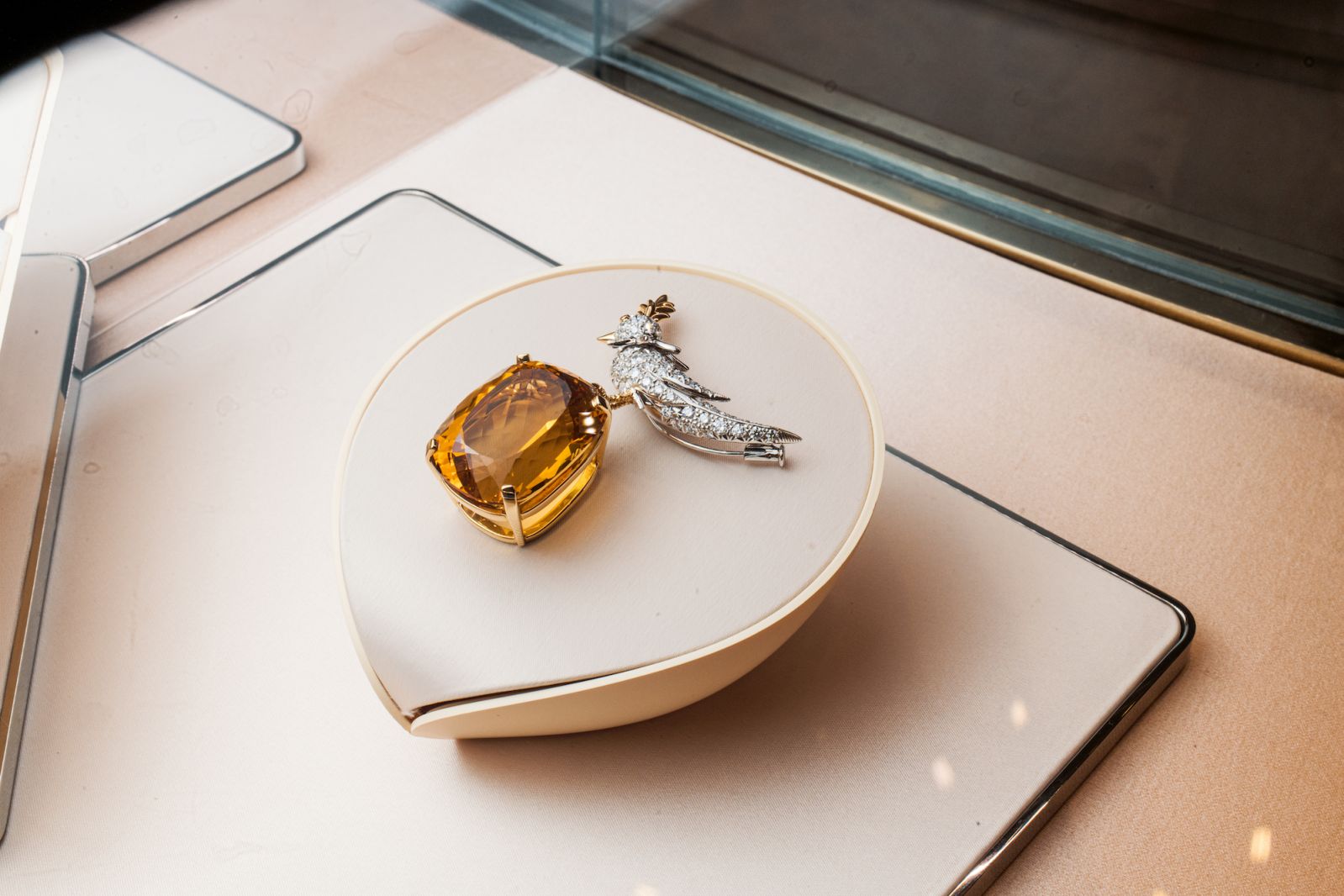 The Jean Schlumberger by Tiffany Bird on a Rock brooch, featuring the iconic Tiffany Diamond