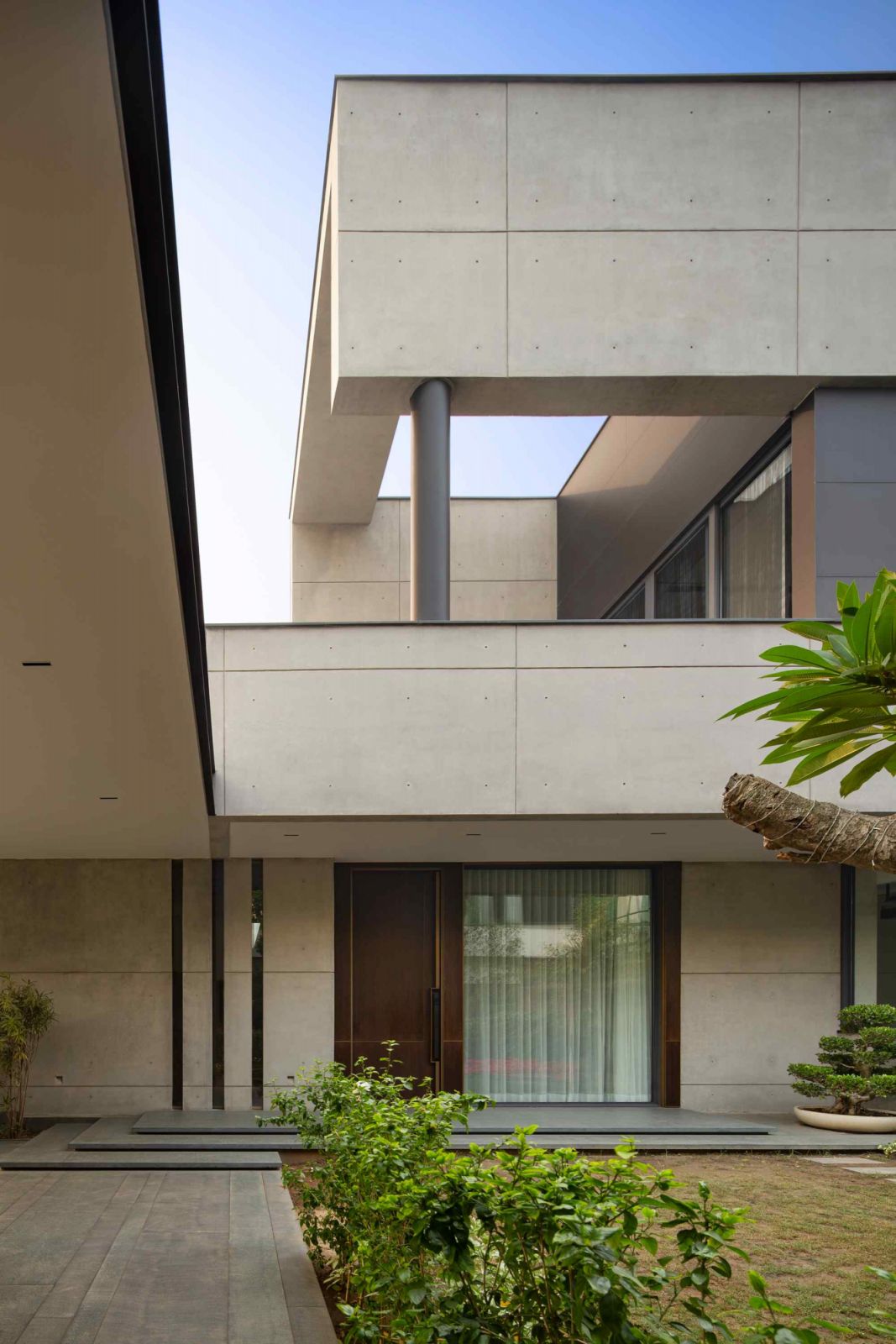 Focusing on the beauty of structural simplicity