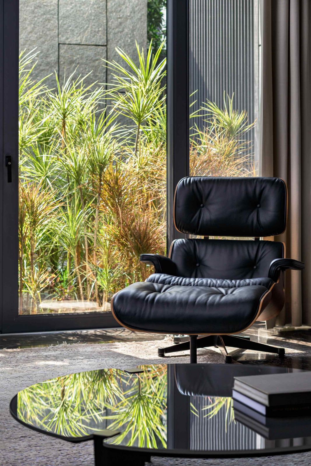 Inviting verdant views into the tactile spaces