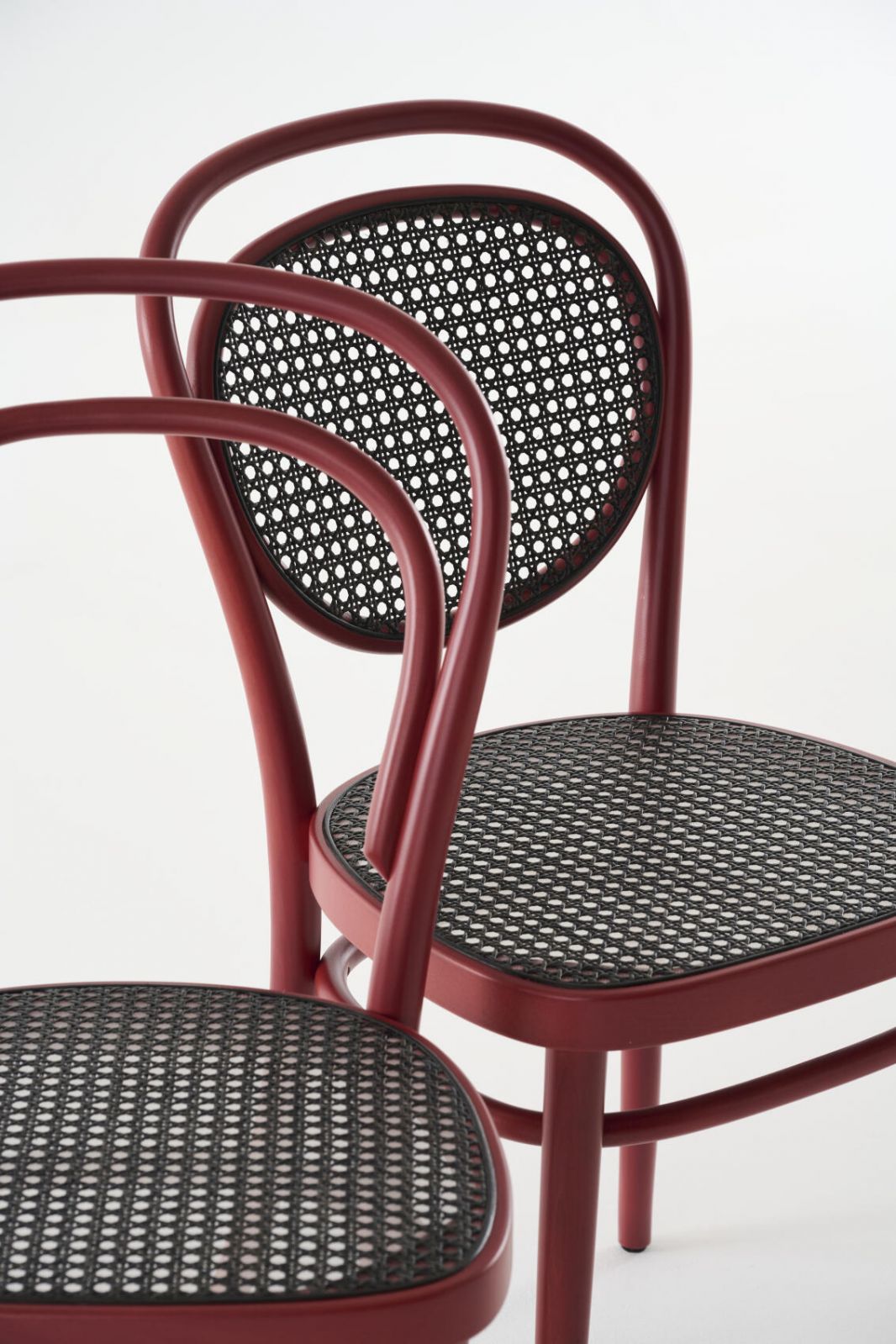 Contemporary interpretations of the Thonet Chair No. 214 in bold red, featuring woven cane seats and backs, demonstrate the design’s adaptability to modern colour palettes (Photo: Thonet)