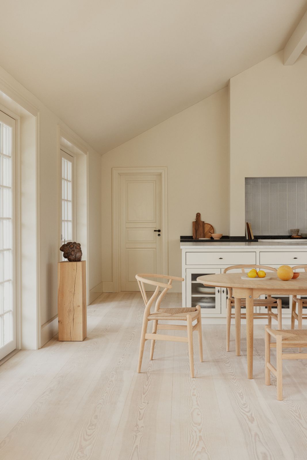 A Scandinavian-inspired dining space featuring natural oak Wishbone chairs around a circular table (Photo: Carl Hansen & Søn)