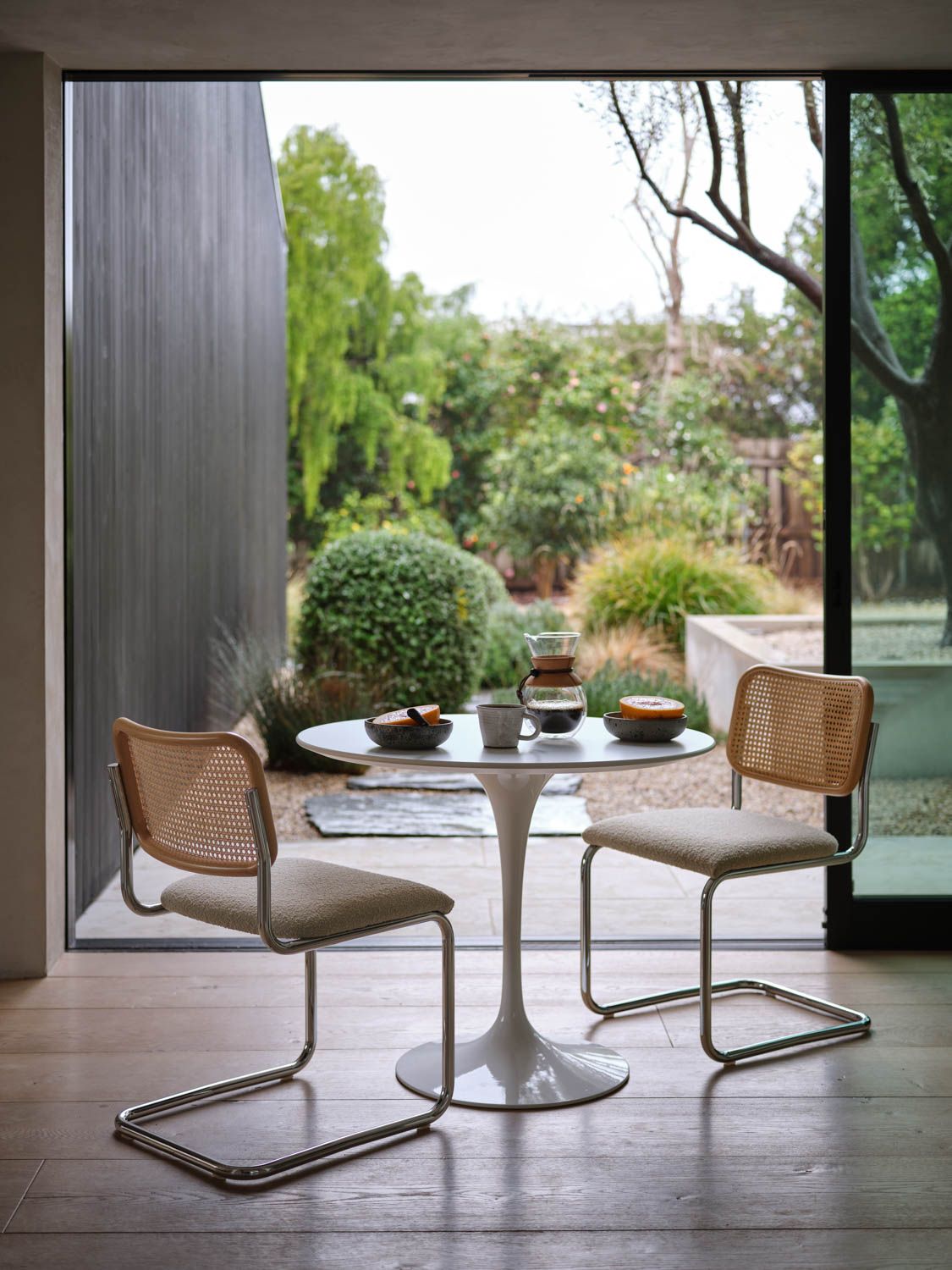 Cesca chairs strike the perfect balance between Bauhaus functionality and contemporary comfort with added seat cushions (Photo: Knoll)