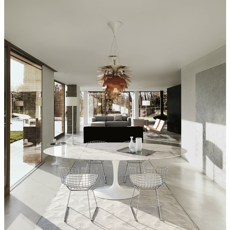Bertoia chairs paired with Eero Saarinen’s Tulip table demonstrate the mid-century modern aesthetic of transparency and lightness (Photo: Knoll)