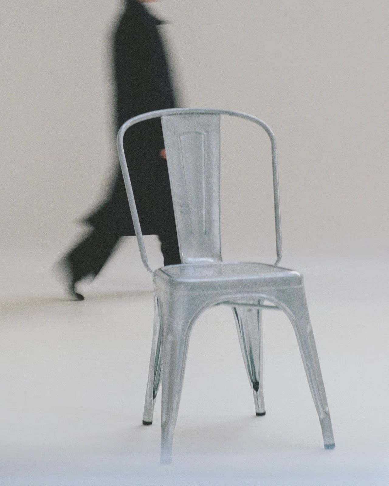 The Chaise A can now be found in fast-food restaurants, Anna Wintour's offices in New-York, and even in the largest design museums across Europe (Photo: Tolix)