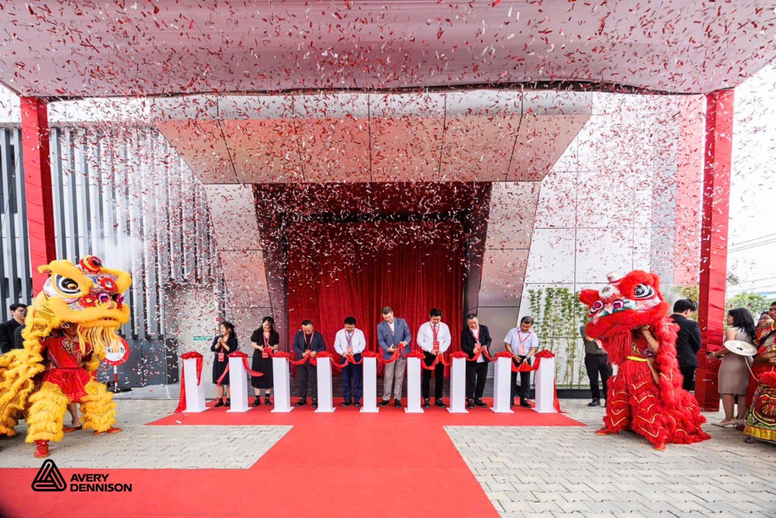 On 20 May, Avery Dennison Corporation officially opened its third factory in Cu Chi, Ho Chi Minh City, underscoring Vietnam’s crucial role in the global textile and apparel supply chain (photo: Facebook/Avery Dennison Asean)