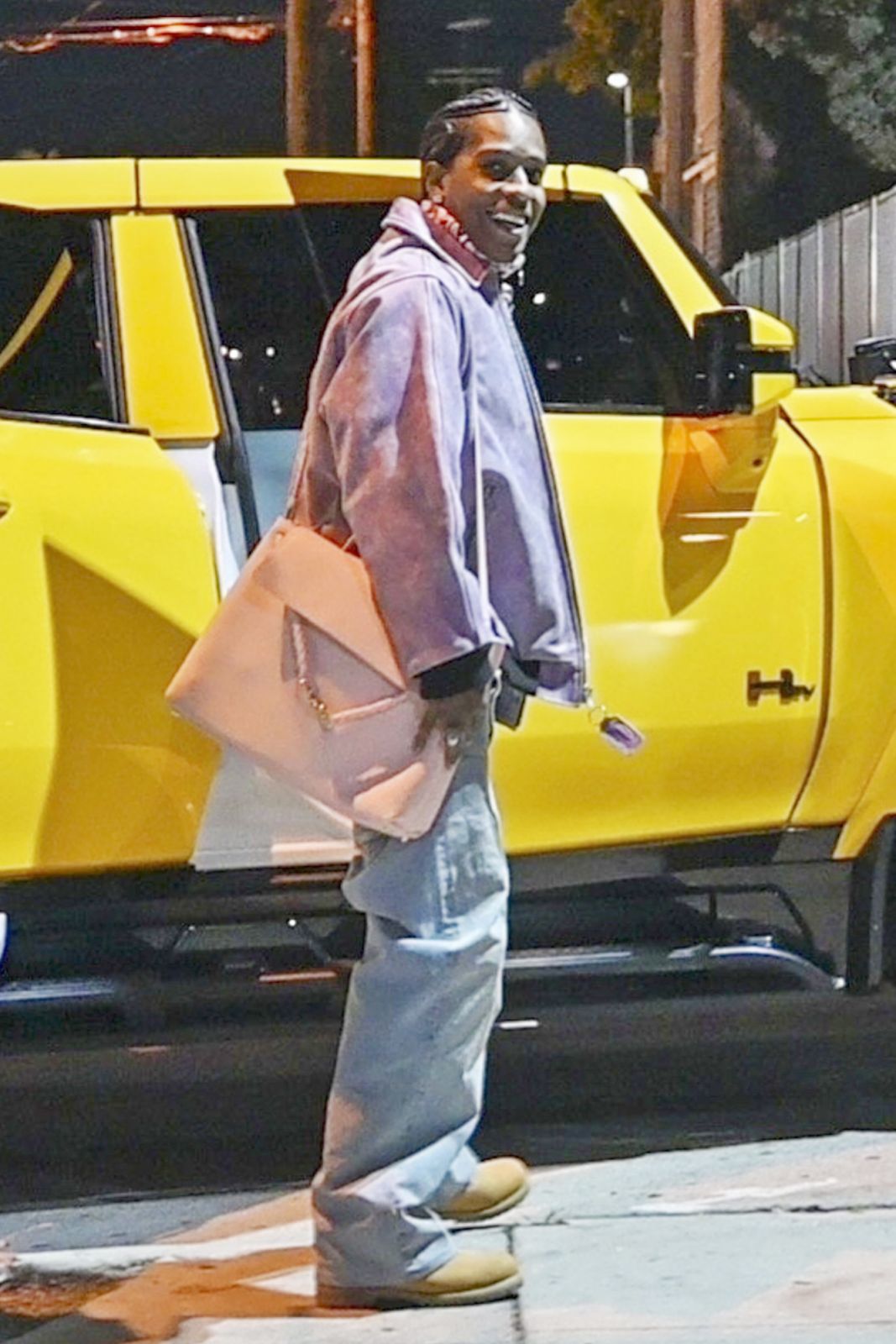 Hollywood, CA - *EXCLUSIVE* - A$AP Rocky is spotted making a fashionable entrance into the studio, wearing a lavender hoodie over a checkered shirt, paired with baggy jeans, tan work boots, and a structured off-white bag.
Pictured: A$AP Rocky
BACKGRID USA 19 MARCH 2025
USA: +1 310 798 9111 / usasales@backgrid.com
UK: +44 208 344 2007 / uksales@backgrid.com
*UK Clients - Pictures Containing Children
Please Pixelate Face Prior To Publication*