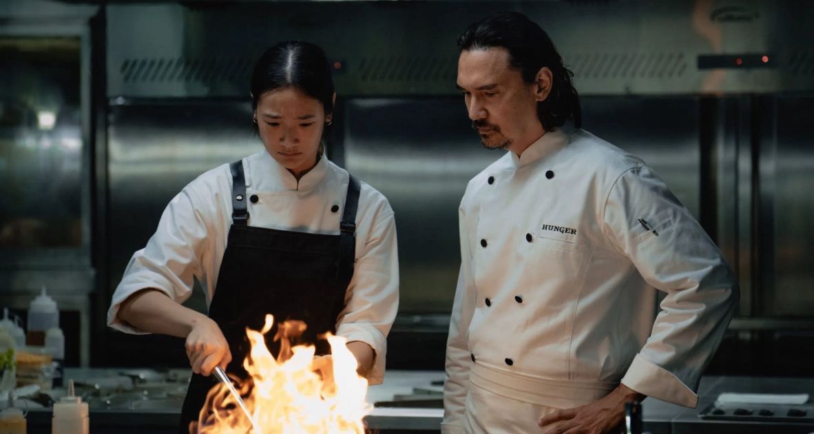 Aoy (Chutimon Chuengcharoensukying) and chef Paul (Nopachai Chaiyanam) in Netflix’s ‘Hunger’ (Photo: Courtesy of Netflix)