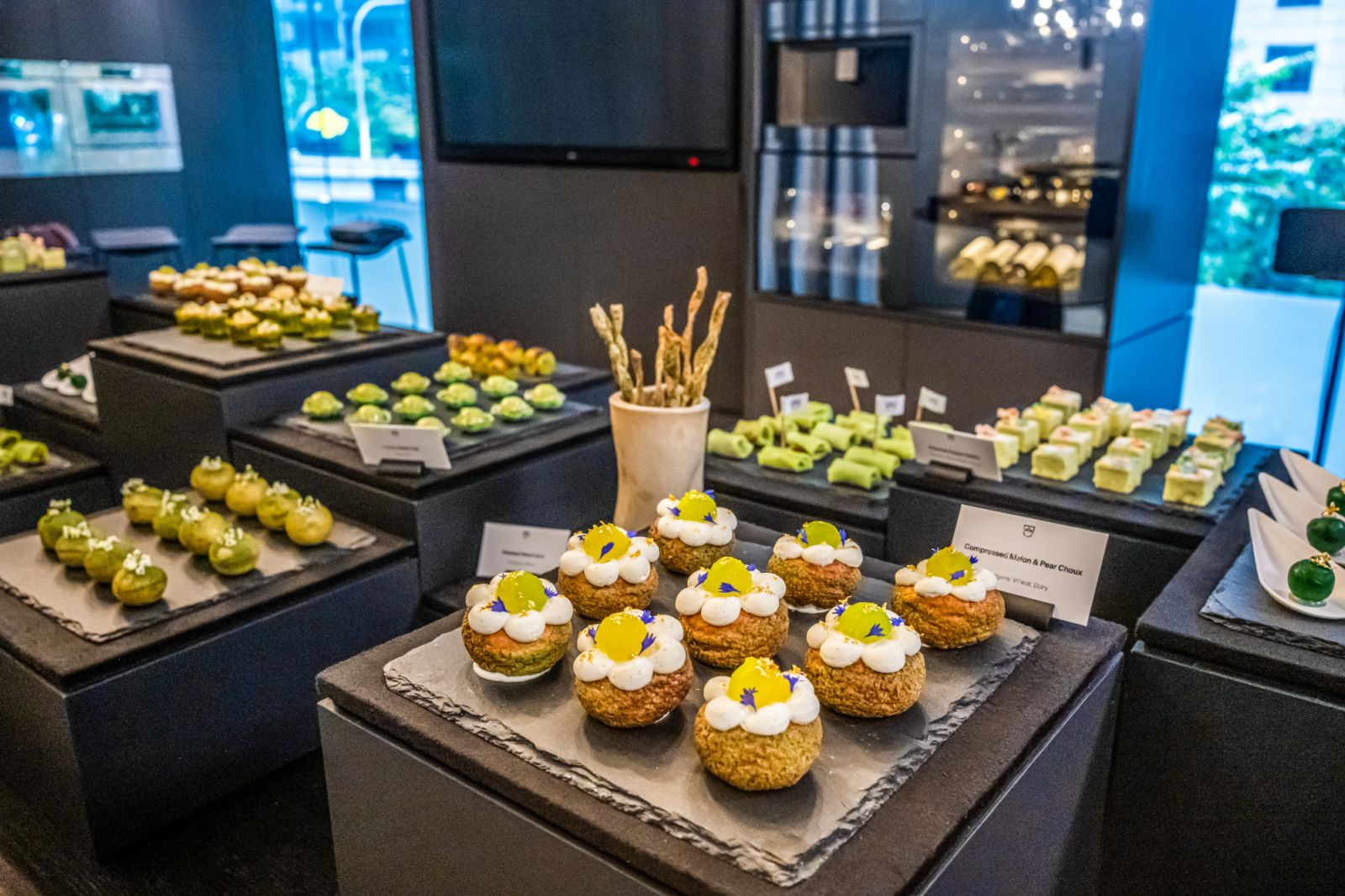 For the evening, V-ZUG conceptualised 10 dishes in 10 shades of green to represent sustainability