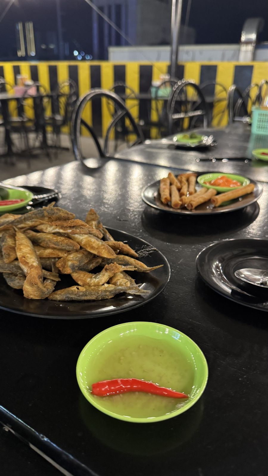 Chaotic wine pairings for Gemini season - Fried Tawilis