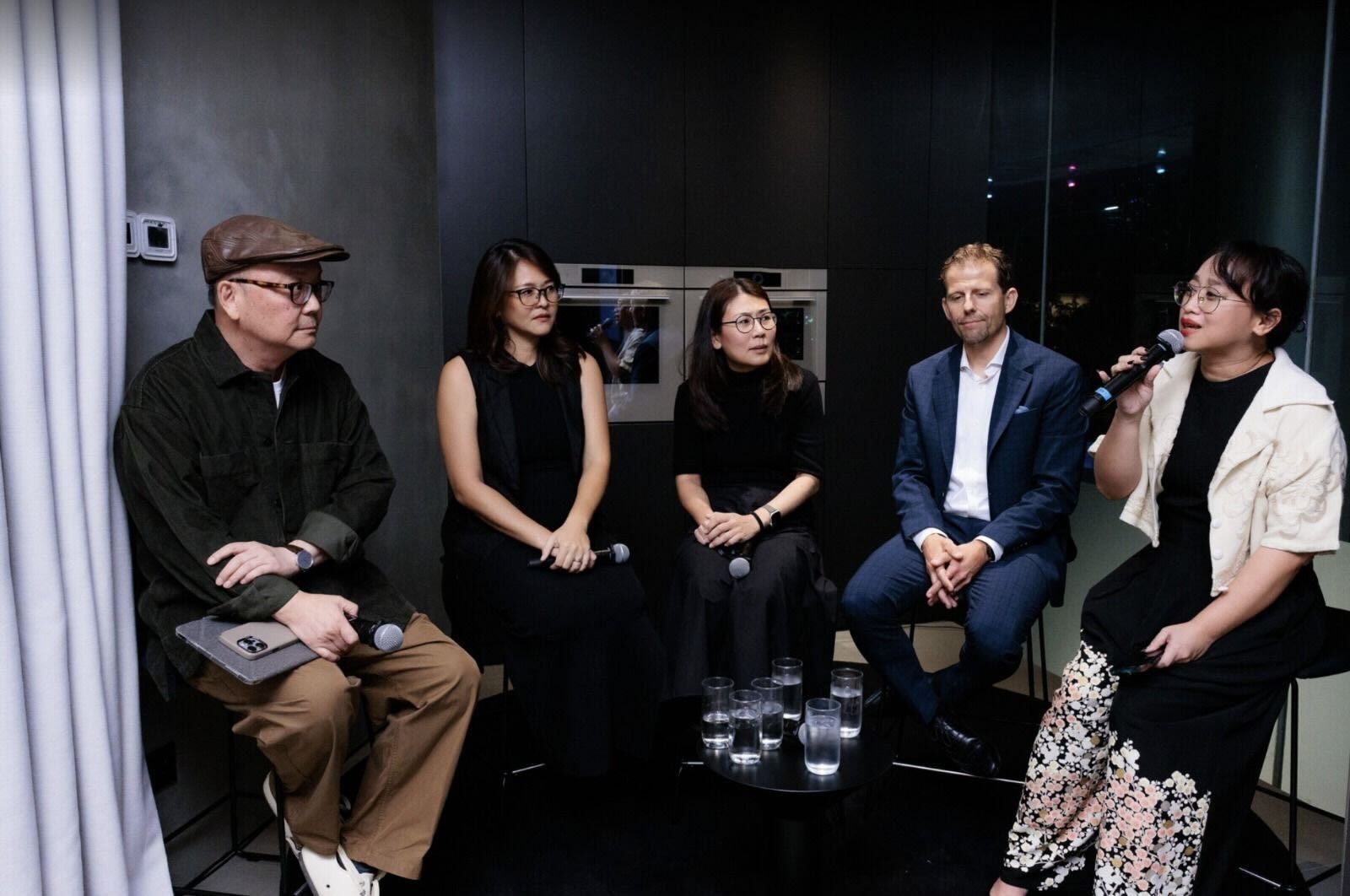 Kay Ngee Tan, Giy Zhenru, Christina Thean, Marcel Niederberger and Asih Jenie