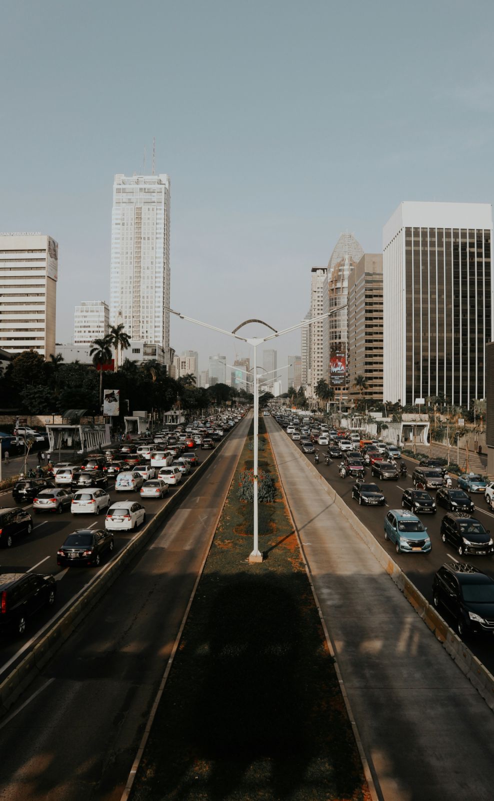 High-density cities may offer superior access to supplies, but they also pose significant risks (Photo: Unsplash)