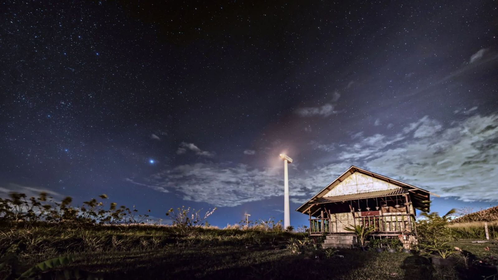 The bahay kubo in the Philippines flourishes in tropical, often isolated environments (Photo: Getty Images)